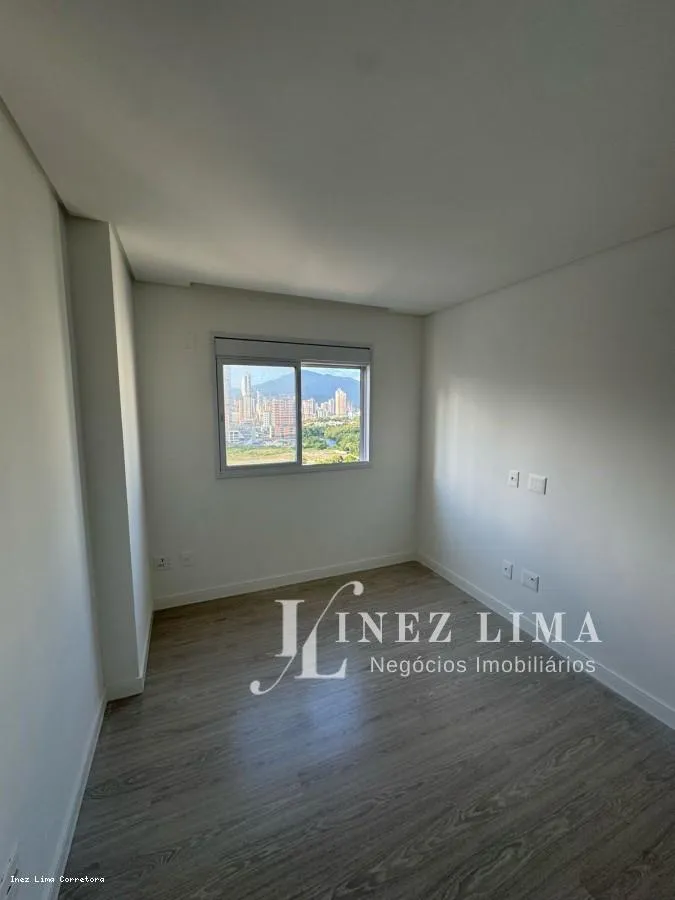Imagem Apartamento 3 dormitórios para Venda em Itapema, Meia Praia, 4 dormitórios, 4 suítes, 5 banheiros, 3 vagas