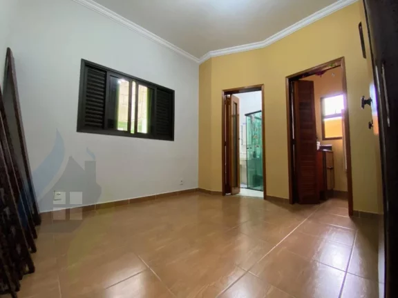 Imagem Sobrado com 3 dormitórios sendo 3 suítes, 5 banheiros, 2 vagas, com 223m² em Santo André