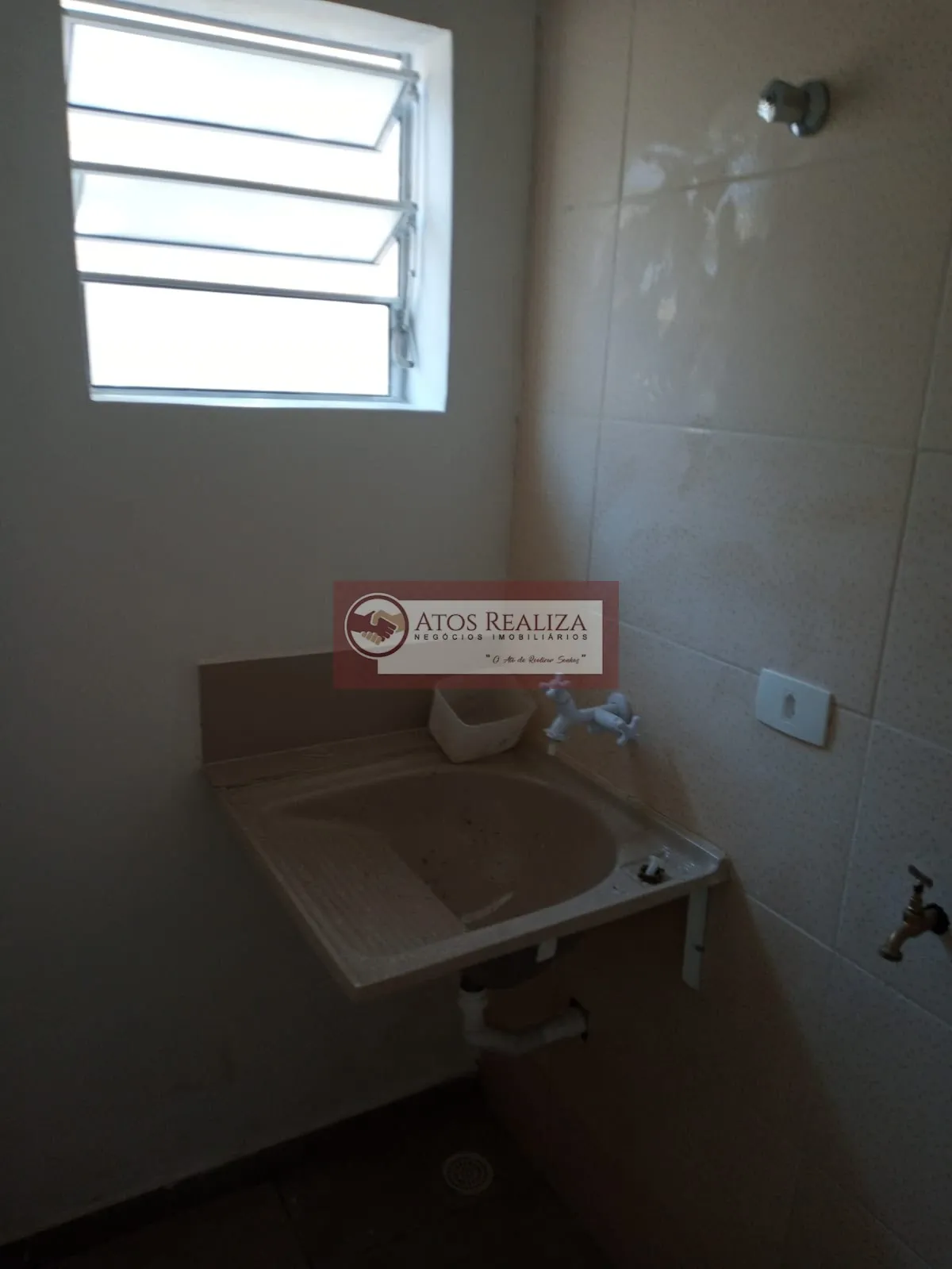 Imagem Sobrado compacto para locação na Vila Campestre, Jaguaquara - 44m², 2 dormitórios e 1 banheiro por R$1.300