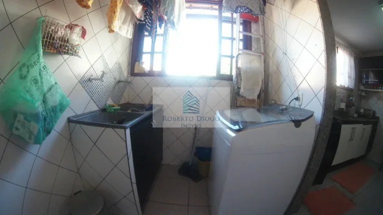 Imagem Casa de luxo à venda em Niterói-RJ, bairro Pe Pequeno: 9 quartos, 3 suítes, 4 salas, 9 banheiros, 3 vagas de garagem, 370m² de área.