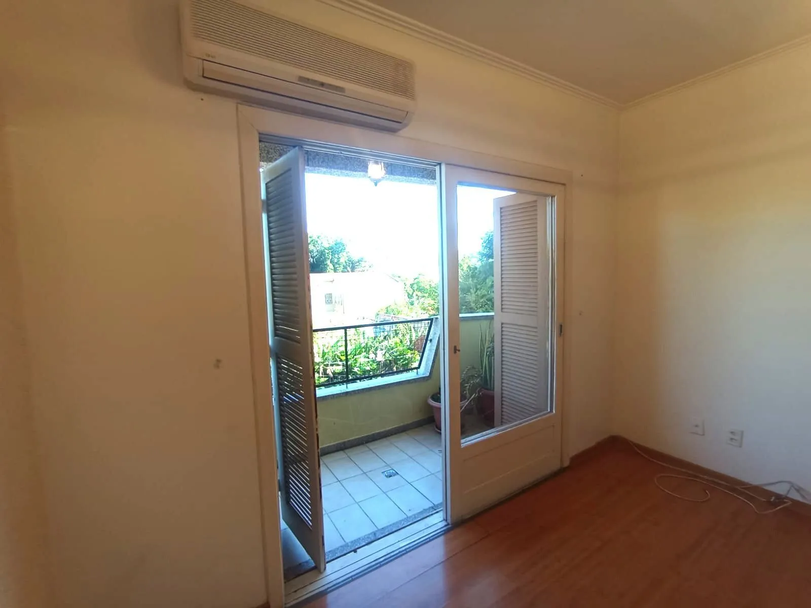 Imagem Apartamento no bairro Teresópolis de 2 dormitórios e vaga DESOCUPADO