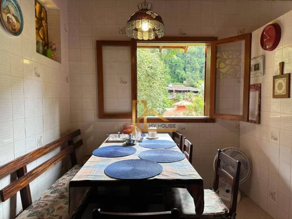 Imagem Encanto e Tranquilidade! Casa Espaçosa com Jardim e Lareira em Condomínio Exclusivo – Teresópolis/RJ ????