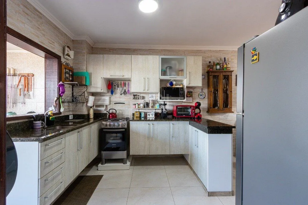 Imagem Casa para Venda - 300m², 5 dormitórios, 2 vagas - Cavalhada