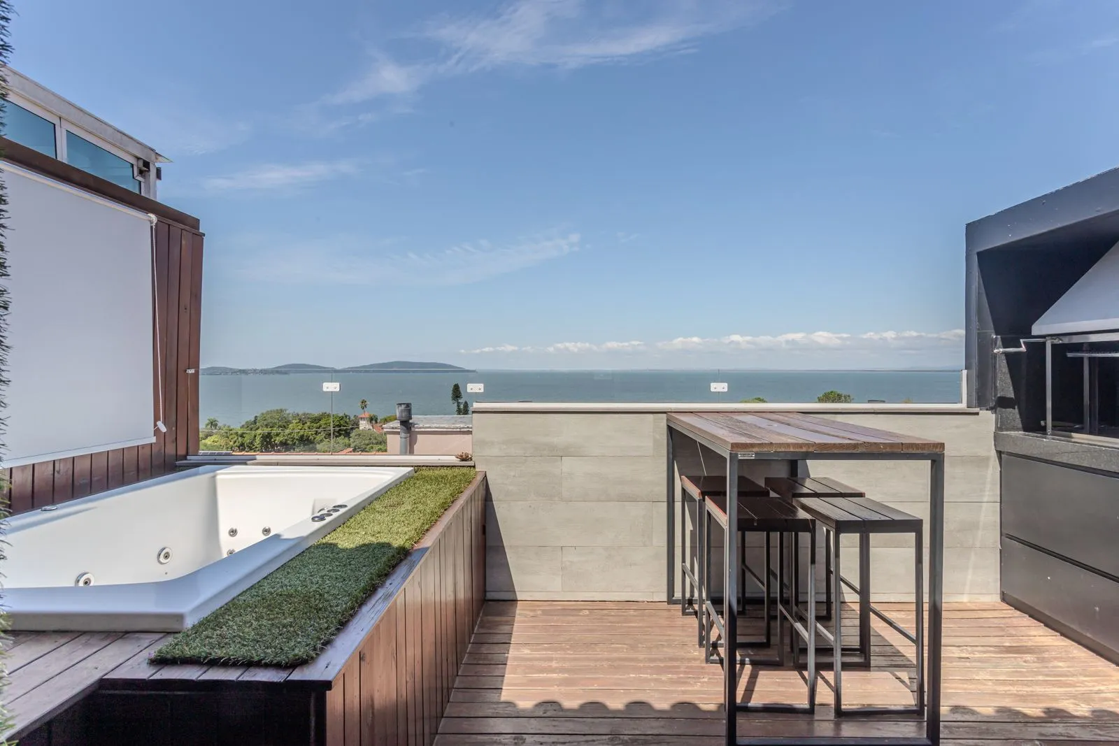 Imagem Casa com 3 suítes, Jacuzzi e vista panorâmica para o Guaíba