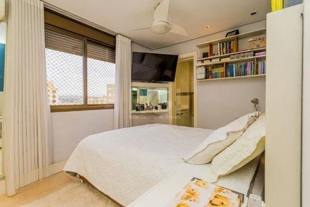 Imagem Excelente apartamento de 03 dormitórios com 4 vagas de garagem.