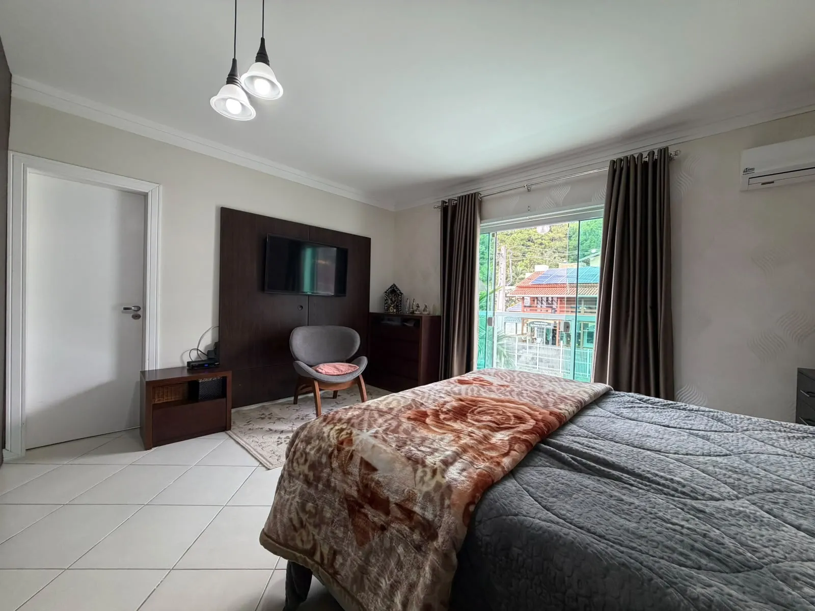 Imagem Casa à venda com 200m2 por R$ 2.800.000,00