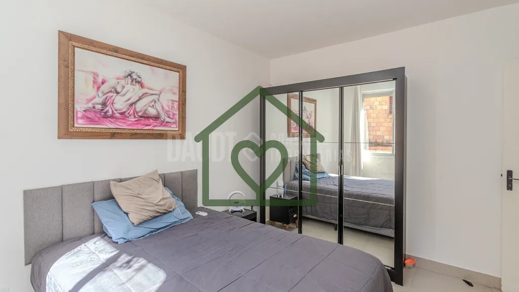 Imagem Apartamento de 1 dormitório com excelente distribuição: living, cozinha e área de serviço separ...