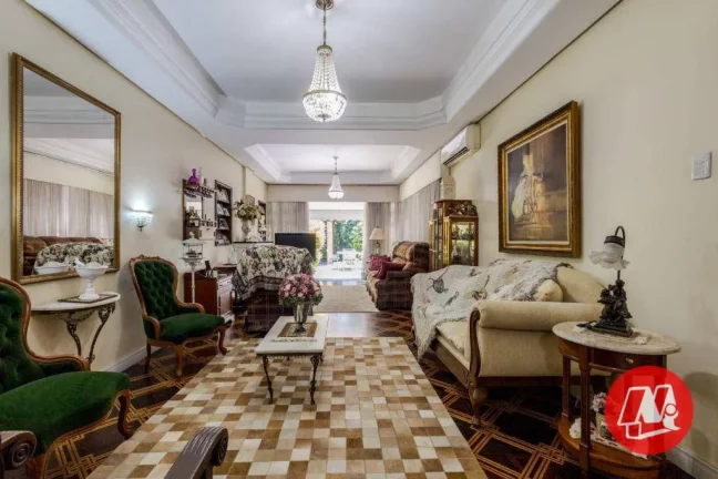 Imagem No bairro Rio Branco, casa de 337 m², semimobiliáda, 4 dormitórios, 3 vagas, jardim com piscina.