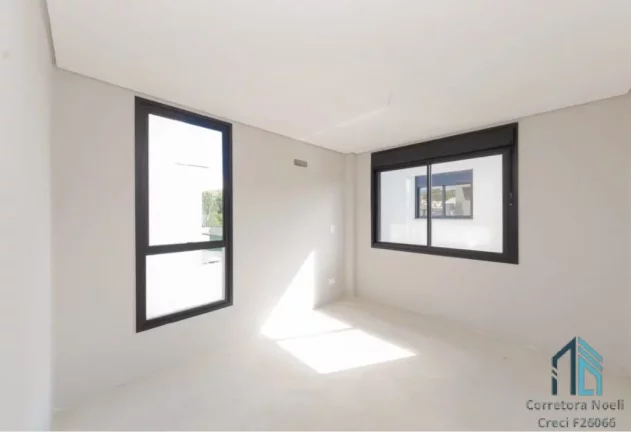 Imagem Casa em condomínio clube, 03 quartos c/suíte, terraço, no Santa Cândida em Curitiba PR