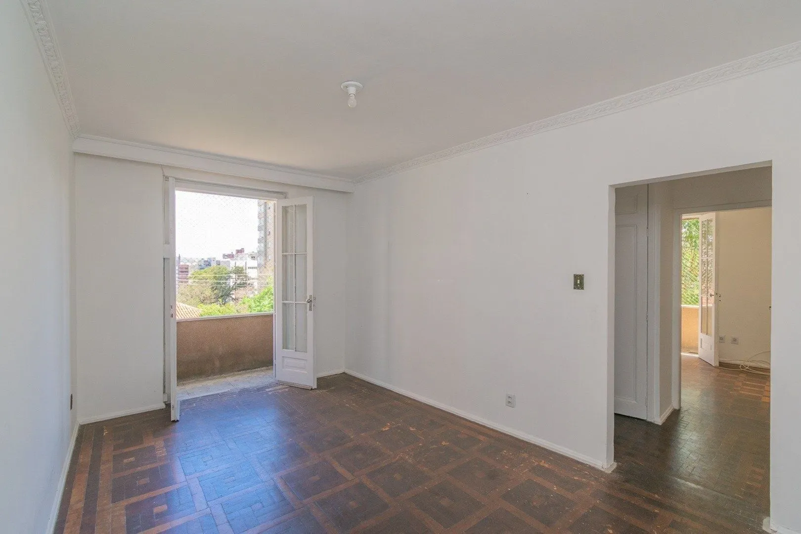Imagem Apartamento Amplo de Esquina com 93m² no Bairro Petrópolis