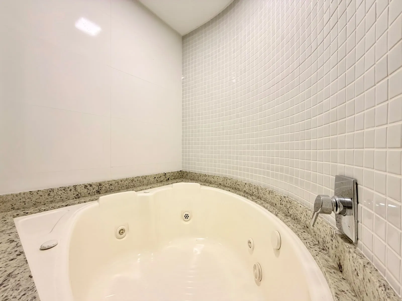 Imagem Apartamento com vista para o mar à venda com 220m2 por R$ 3.900.000,00