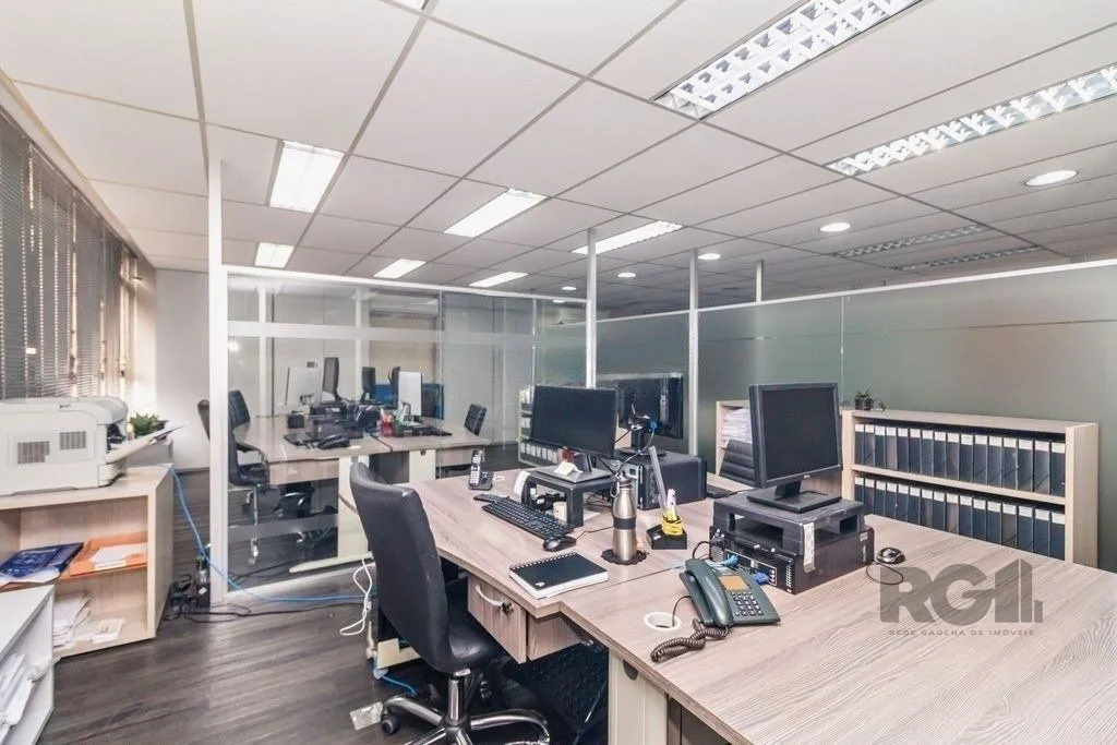 Imagem Excelente sala comercial de 140m² no centro.