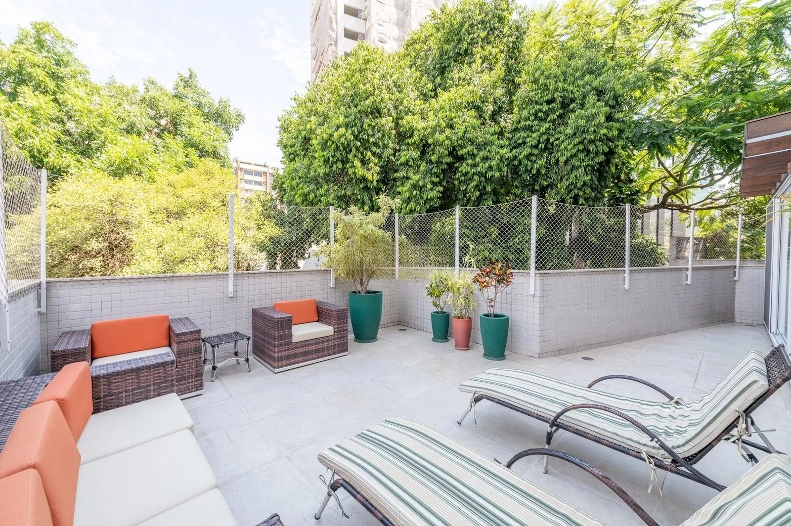 Imagem Apartamento Garden com 178m² e 3 dormitórios, 1 suíte, 3 vagas