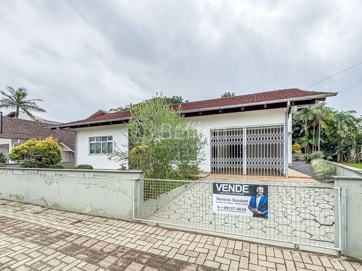 Imagem Casa com amplo terreno e potencial residencial/comercial no Centro de Rio dos Cedros