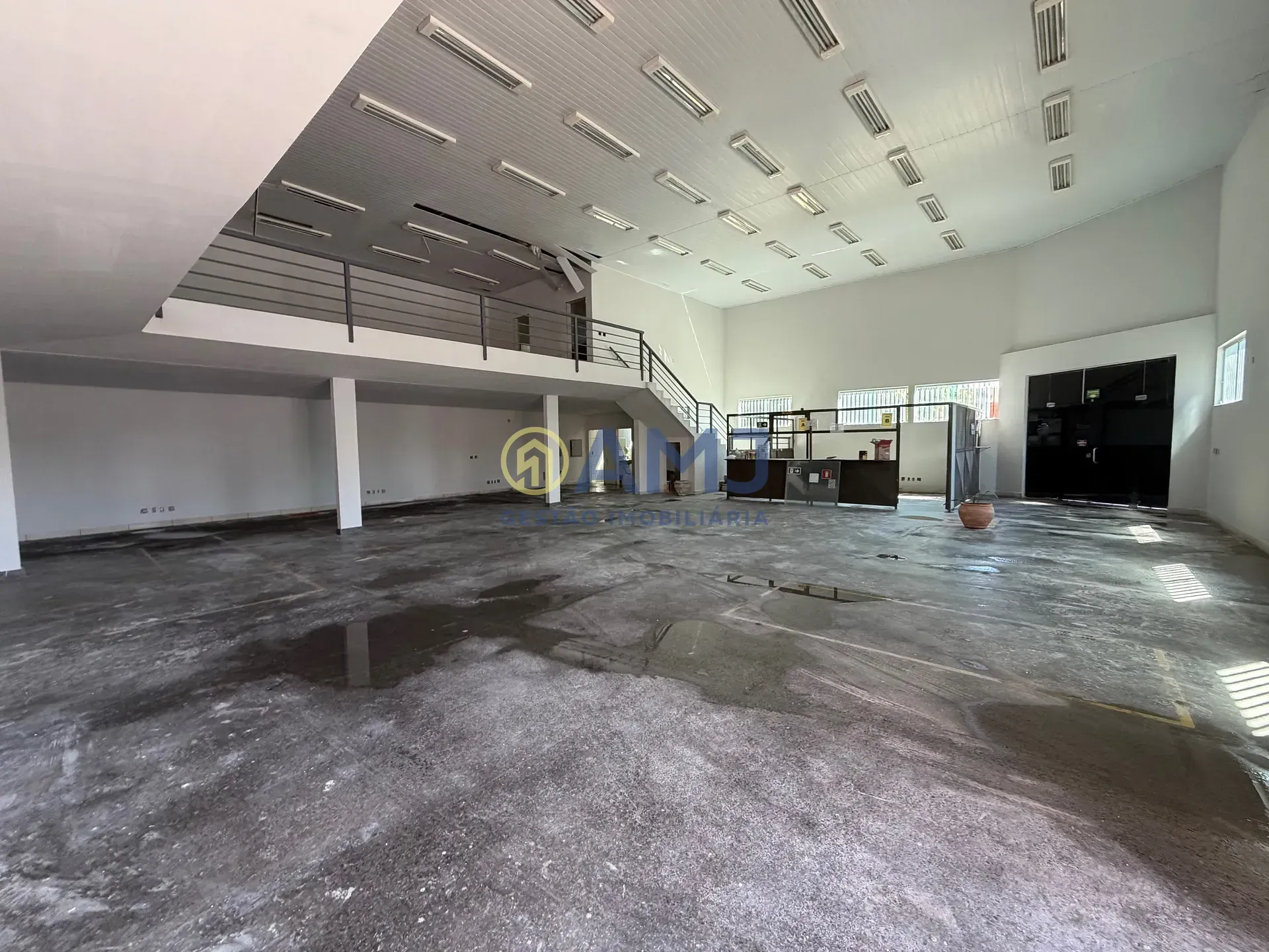 Imagem OPORTUNIDADE DE LOCAÇÃO - GALPÃO COMERCIAL NO SETOR COIMBRA