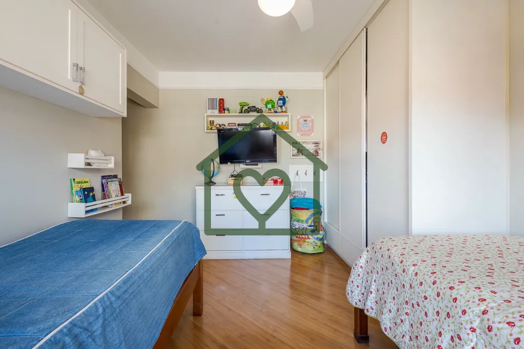 Imagem Apartamento semimobiliado no Jardim Botânico de 2 dormitórios com 105 m² privativos. Imóvel cont...