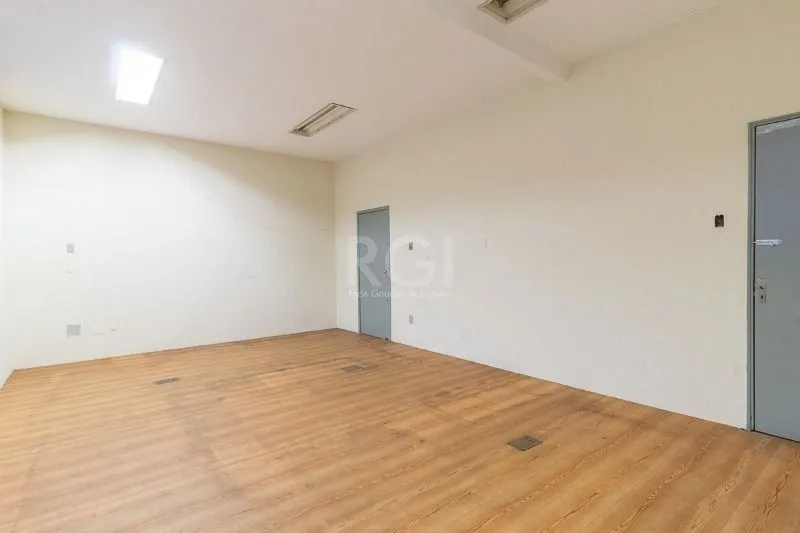 Imagem MÁFFER IMÓVEIS ALUGA SALA COMERCIAL - RUA URUGUAI, 277 | CENTRO - POA Área privativa: 333,61 m²