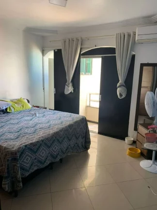 Imagem Casa de Alto Padrão na Atalaia - 4 Quartos, Piscina e Espaço de Churrasqueira - Imperdível!