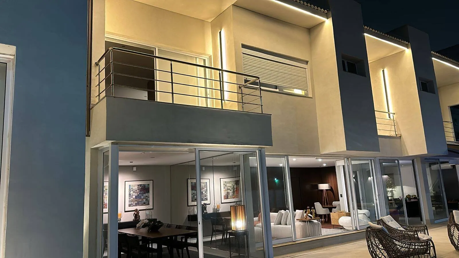 Imagem Luxuosa Casa de Condomínio em Alphaville - 4 Suítes, Lazer Completo e Acabamento Sofisticado