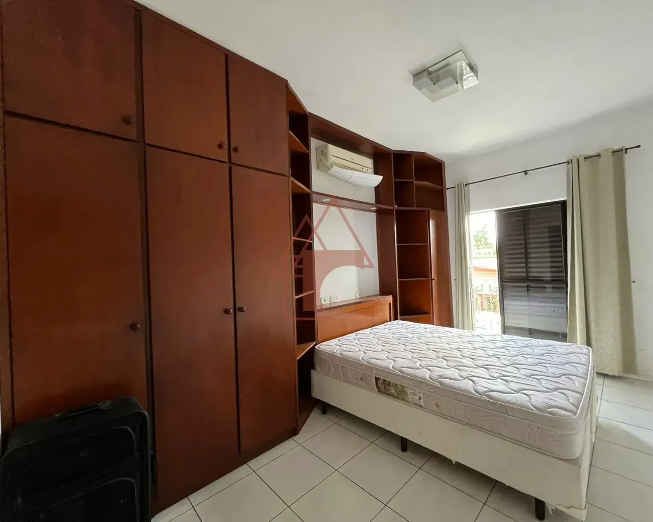 Imagem Sobrado com 4 Quartos à Venda, 367 metros em Vila Ponte Nova - Cubatão
