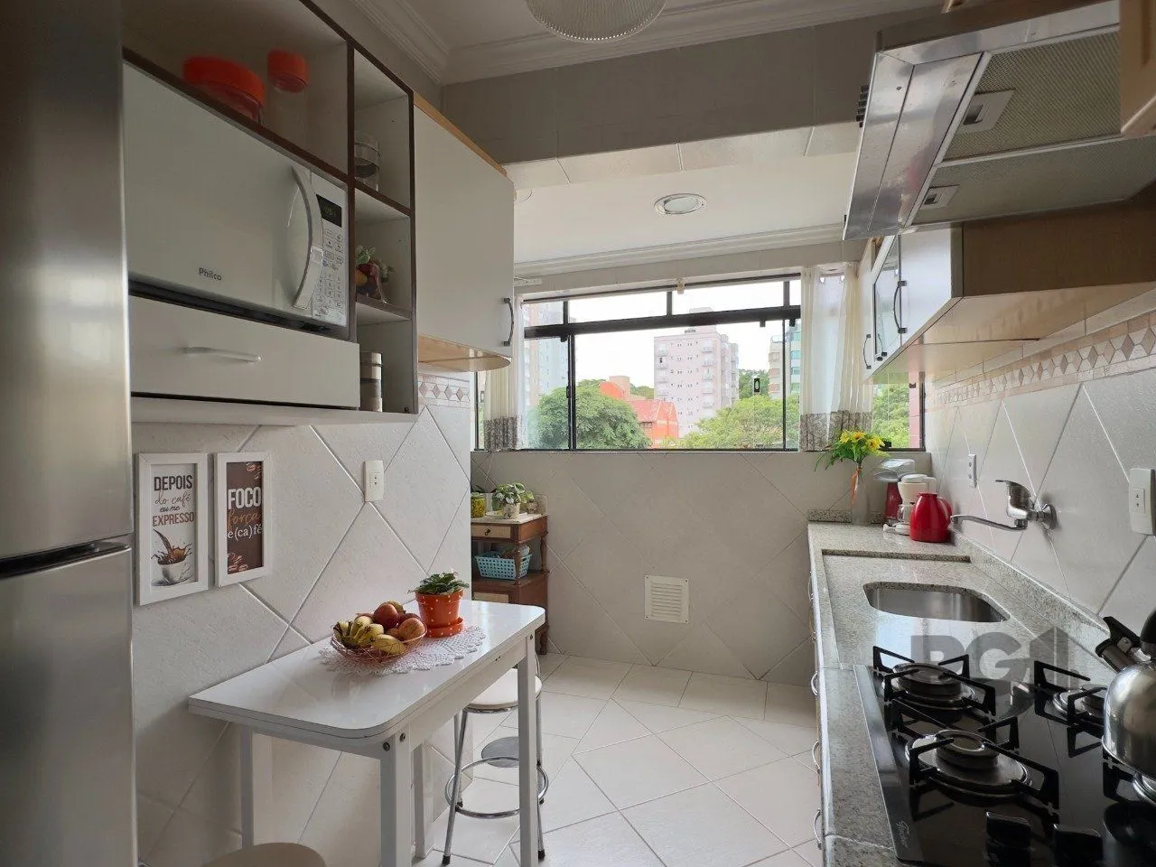 Imagem APARTAMENTO 2 DORMITÓRIOS, DE FRENTE, COM VAGA DE GARAGEM NO JARDIM BOTÂNICO
