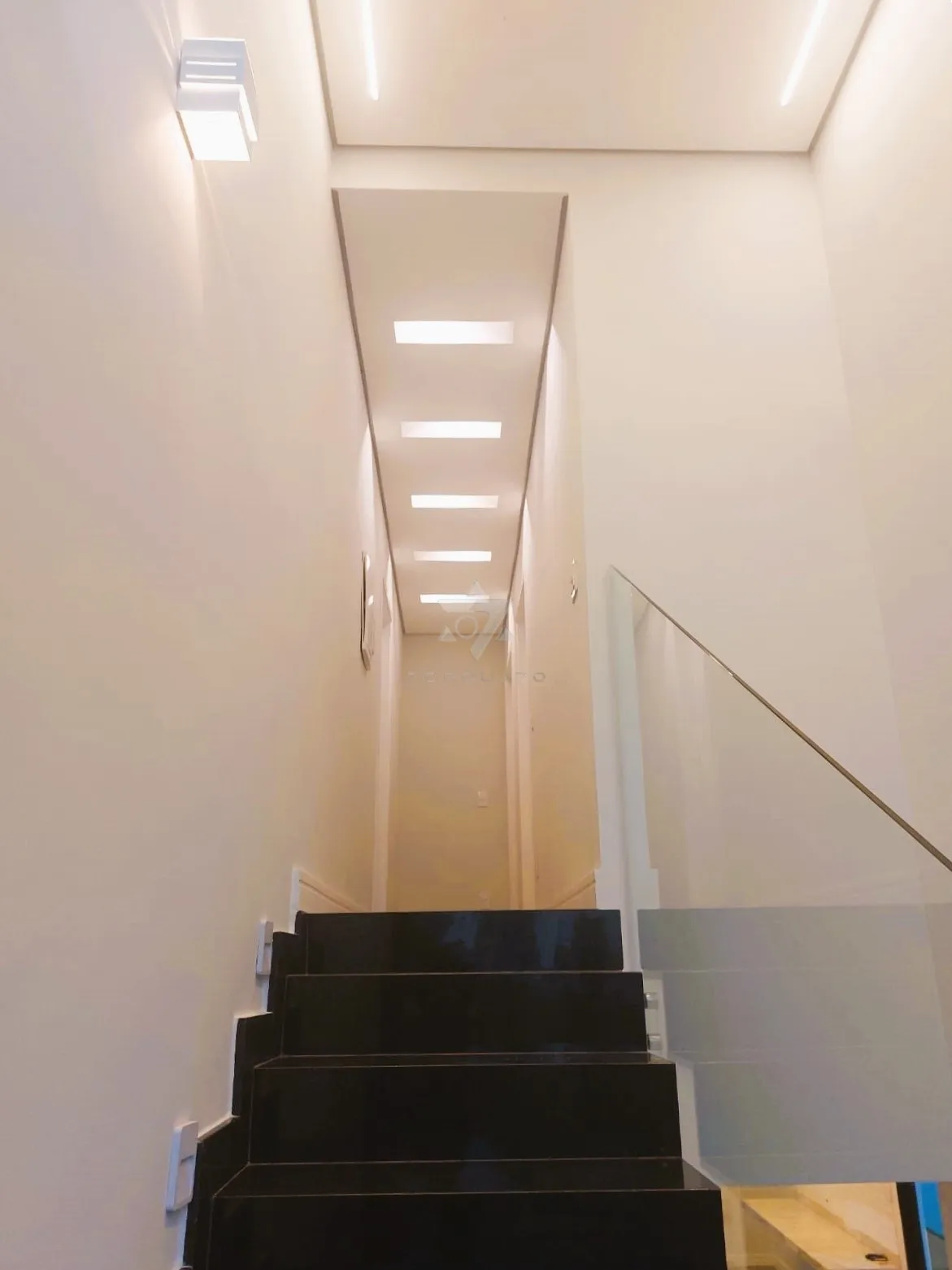 Imagem Sofisticação e Conforto: Sobrado no Residencial Lago Azul