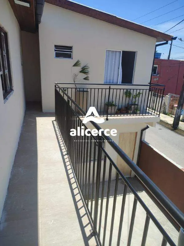 Imagem Imóvel de esquina para investimento com alta rentabilidade - Bairro Serraria, São José/SC