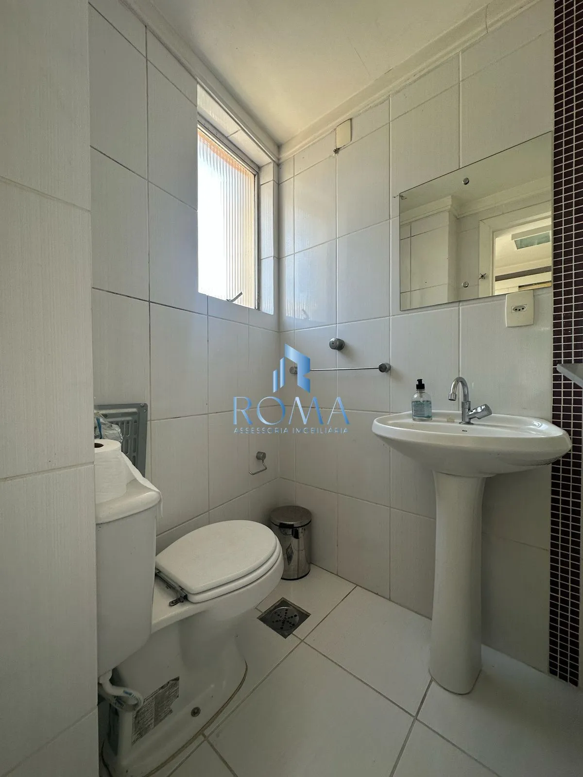 Imagem Apartamento semimobiliado de 03 dormitórios no Centro de Santa Maria.