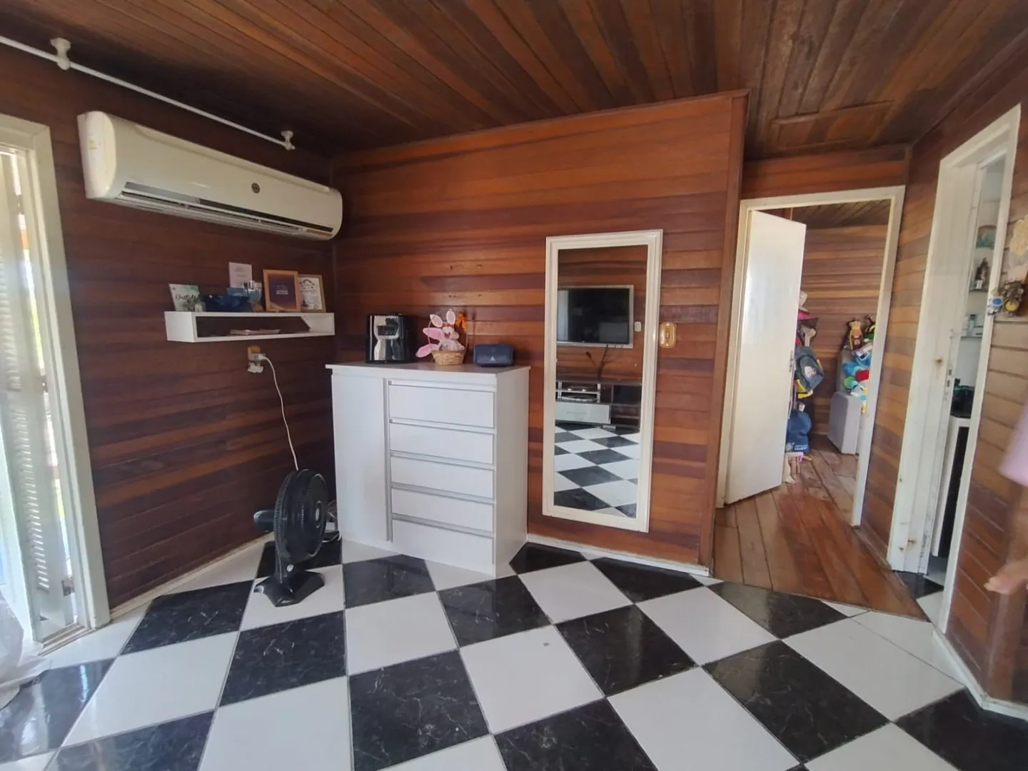 Imagem Casa com quintal a venda no bairro Tarumã em Viamão