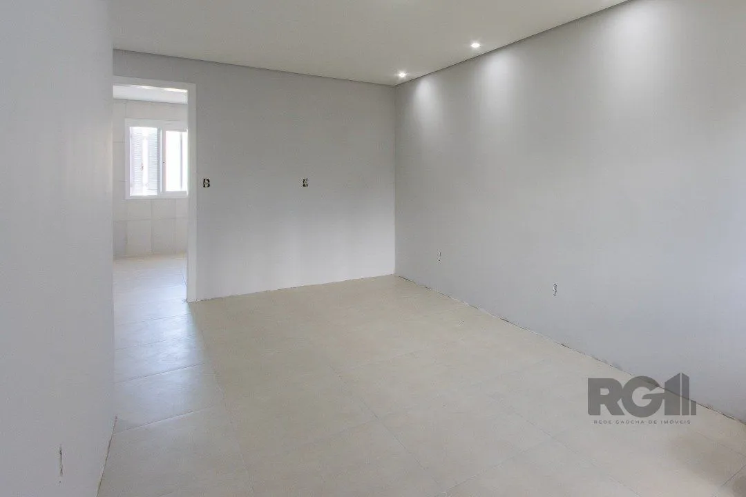 Imagem Casa no Bairro Hípica, 100% reformada, 2 dormitórios, 1 vaga de garagem.