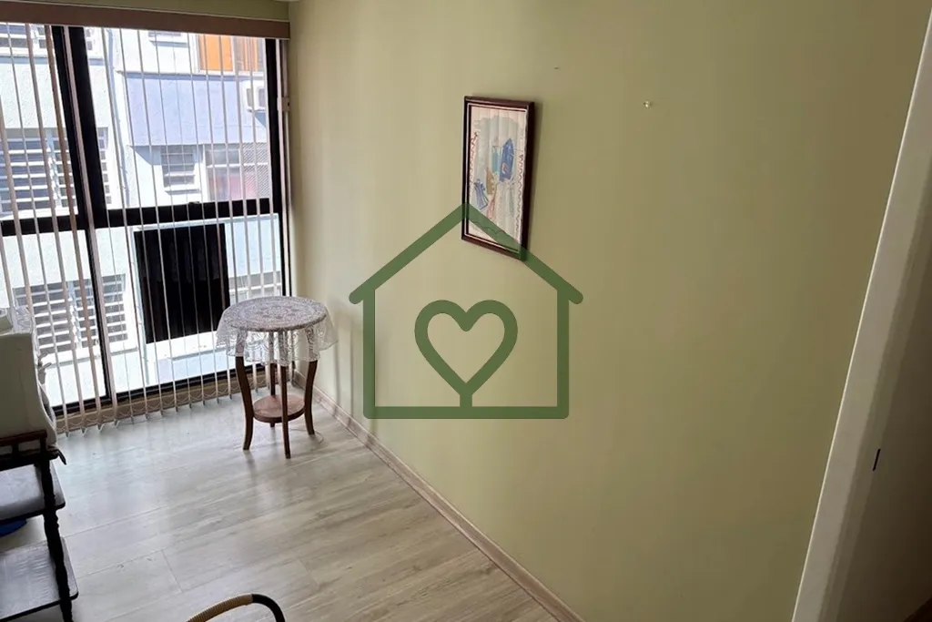 Imagem Sala comercial com 28m² privativos, localizada no 6º andar, em prédio com elevador e portaria, ga...