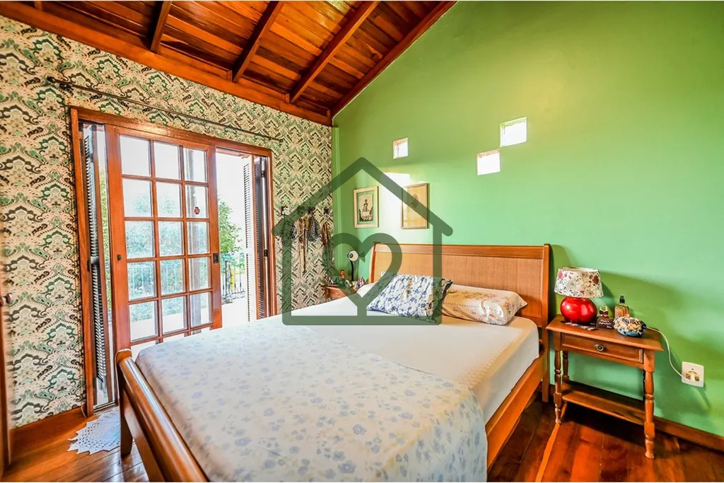 Imagem Descubra o lar dos seus sonhos nesta excepcional casa de condomínio à venda em Porto Alegre, RS. S...