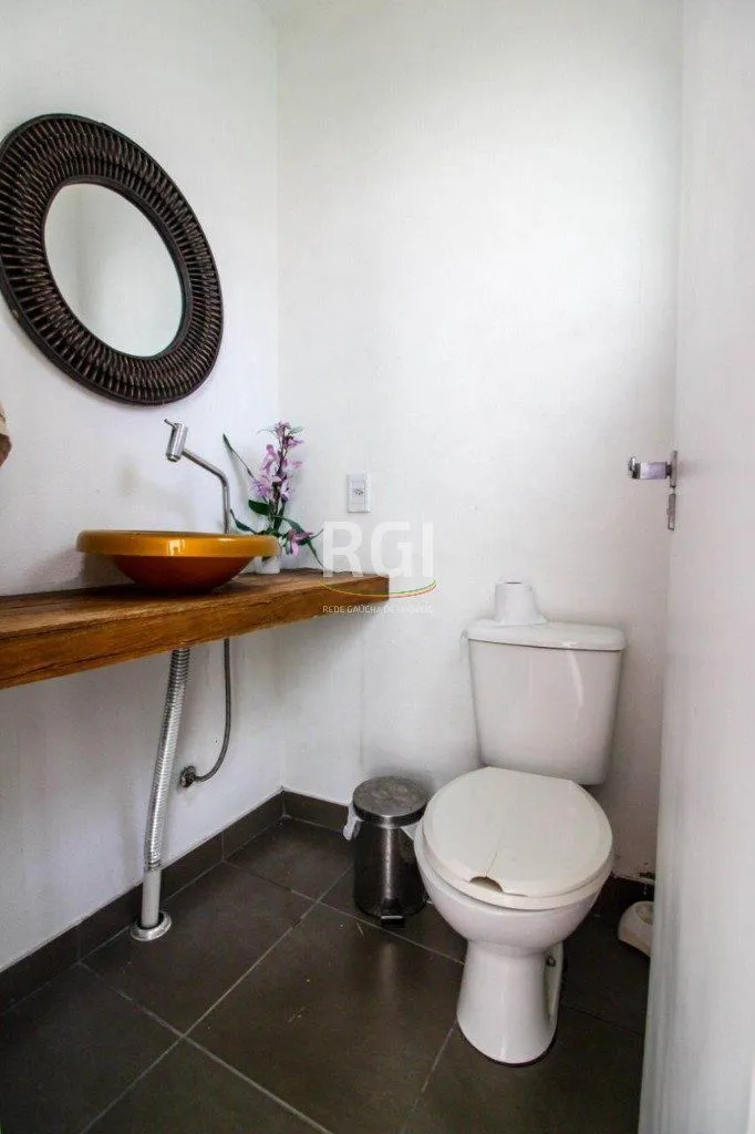 Imagem Casa para Venda - 300m², 3 dormitórios, sendo 1 suites, 4 vagas - Teresópolis