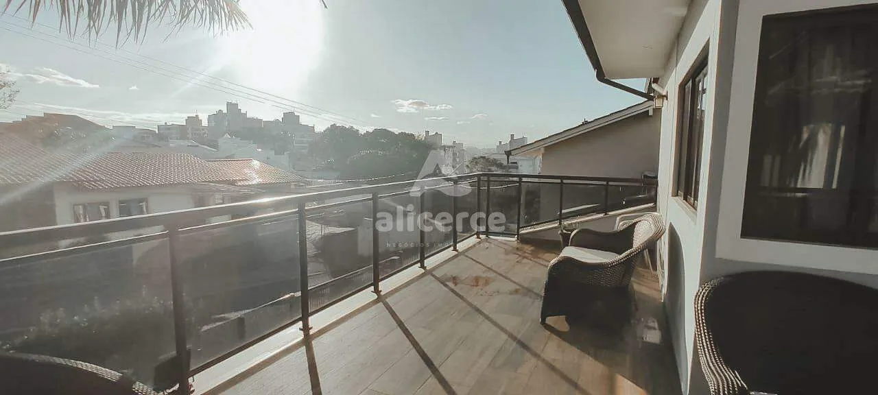Imagem Casa com 4 Dormitórios, Piscina e Espaço Gourmet em Rua Sem Saída - Conforto, Privacidade e Localização Privilegiada no Itaguaçu! - Florianópolis/SC