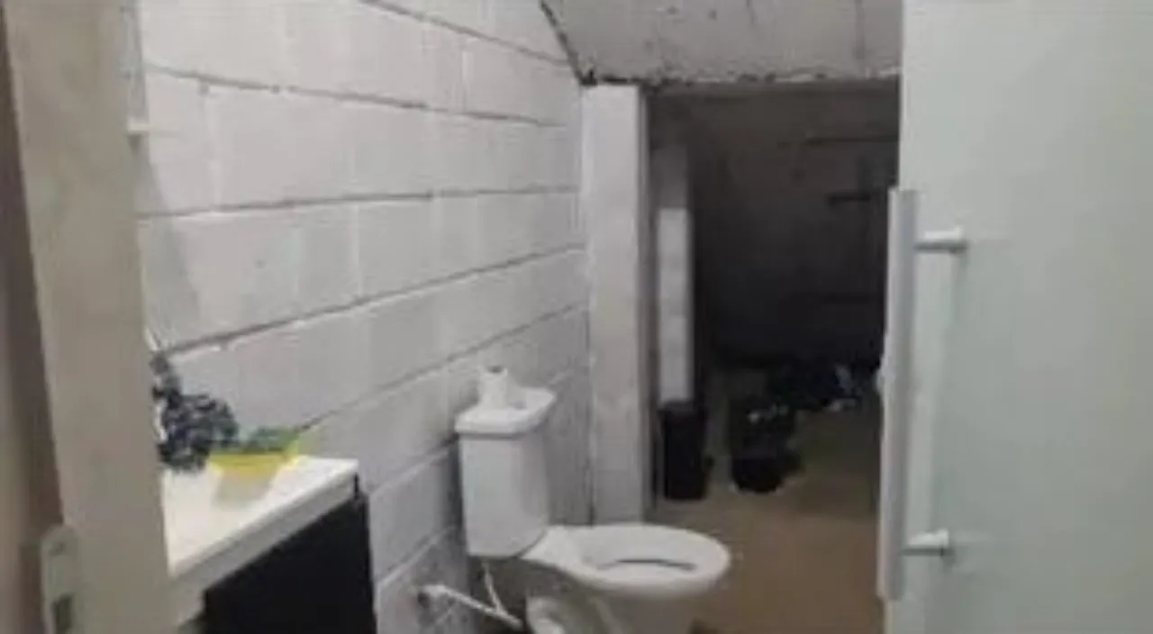Imagem Galpão Comercial de Alto Padrão no Bairro Eden em Sorocaba-SP: 5 Salas, 4 Banheiros, 5 Vagas e 1.250m² de Área. Venha Conferir!
