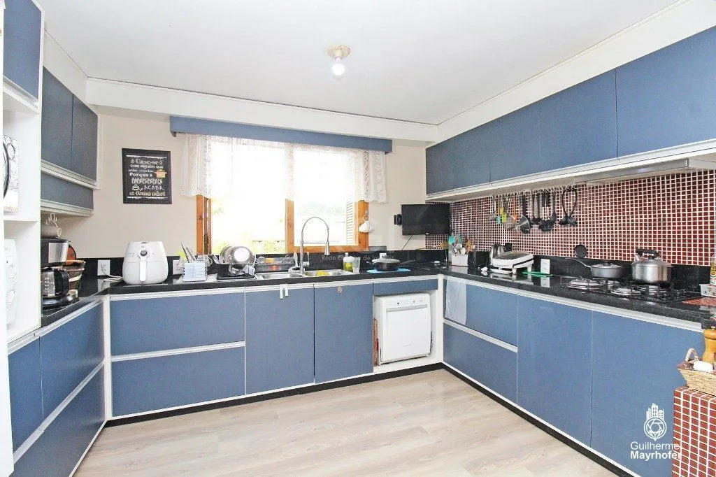 Imagem Casa para Venda - 220m², 2 dormitórios, sendo 2 suites, 3 vagas - Teresópolis