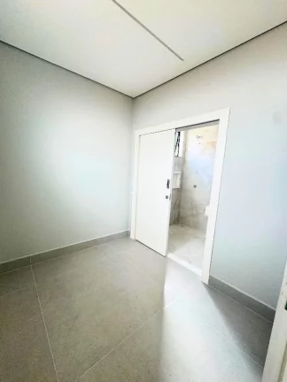 Imagem Casa duplex de alto padrão em condomínio fechado Lagoa Silvana.
