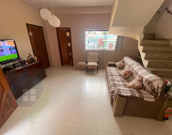 Imagem Sobrado com 3 dormitórios sendo 3 suítes, 5 banheiros, 2 vagas, com 223m² em Santo André