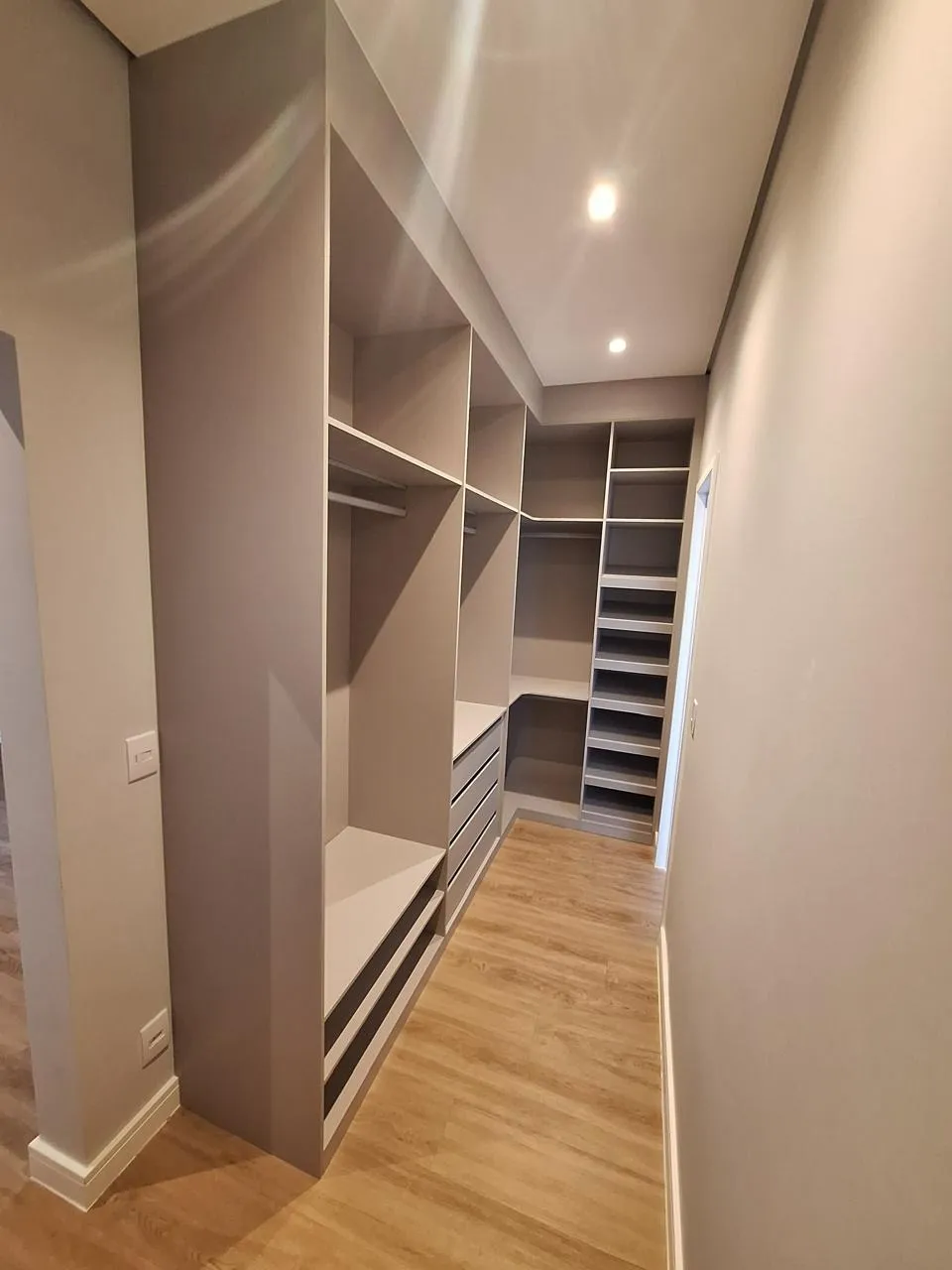 Imagem Casa de Alto Padrão com 340m² no Alphaville Nova Esplanada I Locação / Venda