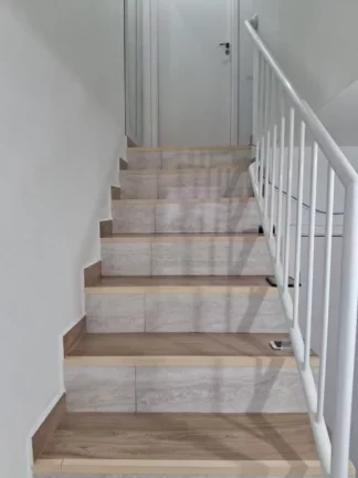 Imagem Sobrado com 2 dormitórios à venda, 56 m² por R$ 330.000,00 - Vila Colorado - Suzano/SP