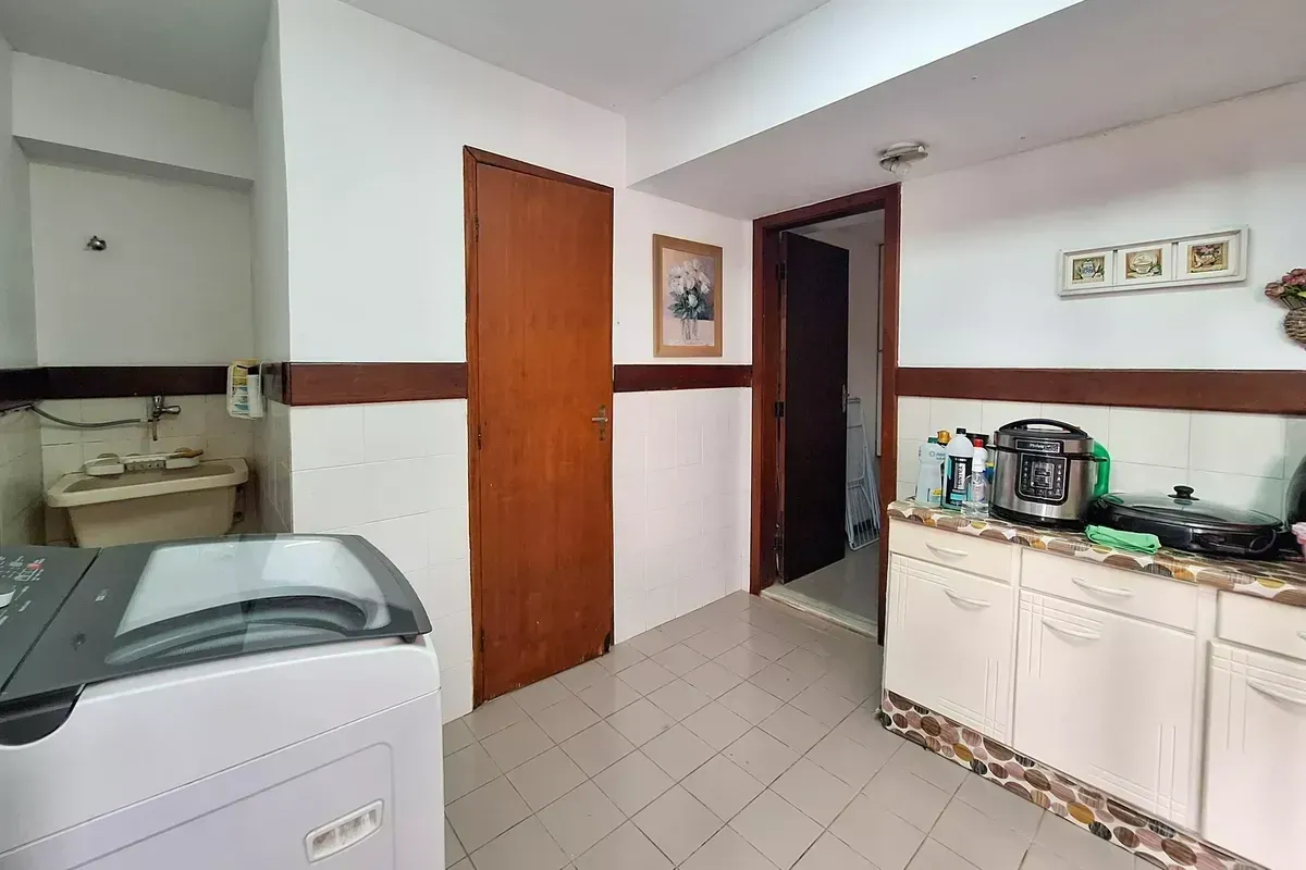 Imagem Casa de Condomínio com 4 Quartos à Venda, 235 metros em Badu - Niterói