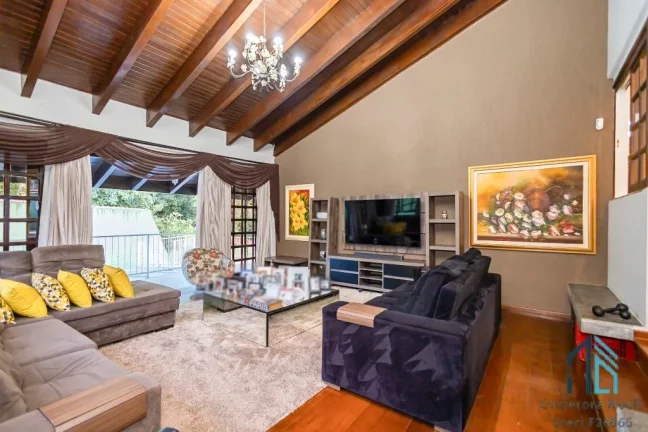 Imagem Casa Alto Padrão, amplo terreno, 03 quartos c/suíte, piscina, 8 vagas, em Santa Felicidade Curitiba PR