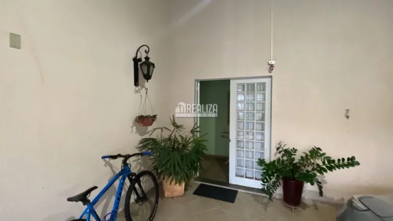 Imagem Casa à venda no bairro Vila Olímpica, Uberaba - 4 dormitórios, suíte e 4 garagens