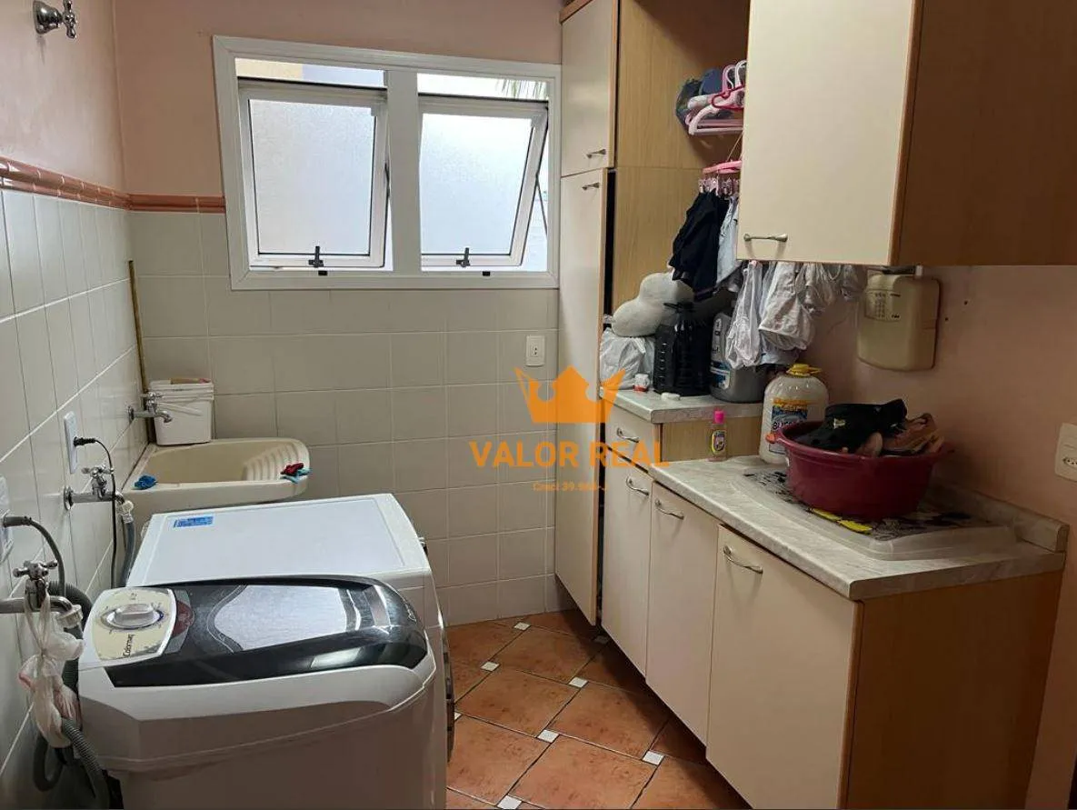 Imagem Casa de noivos em rua tranquila e com segurança. AT 394 m2, 3 Dorm, 2 Suites, Salão de Festas, R$ 790.500