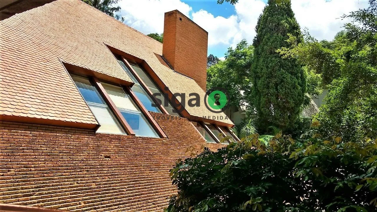 Imagem Casa de Luxo Projetada por Marcos Tomanik no Morumbi - Vizinha a Área Verde Tombada
