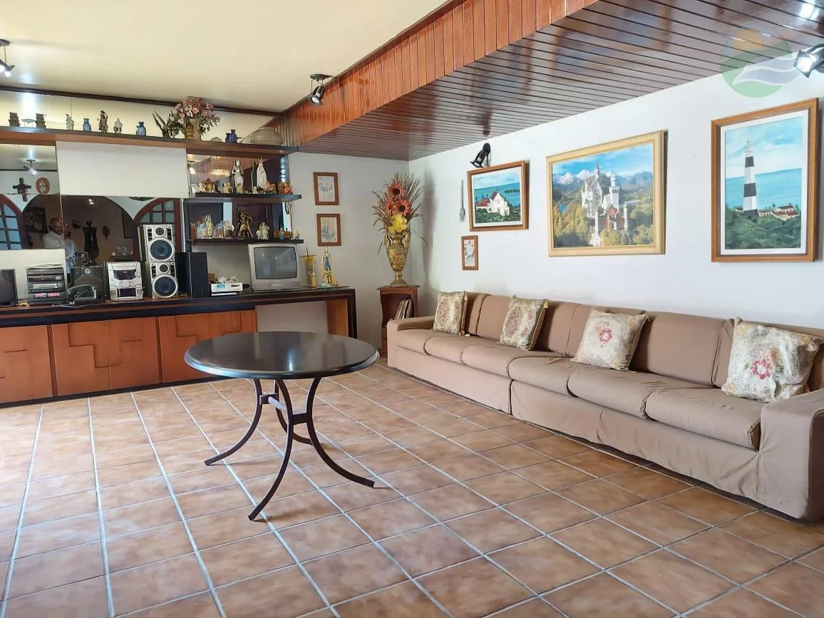 Imagem Casa com 694m2 área útil, para venda, próximo rádio Maranata, Piedade, Jaboatão-PE.