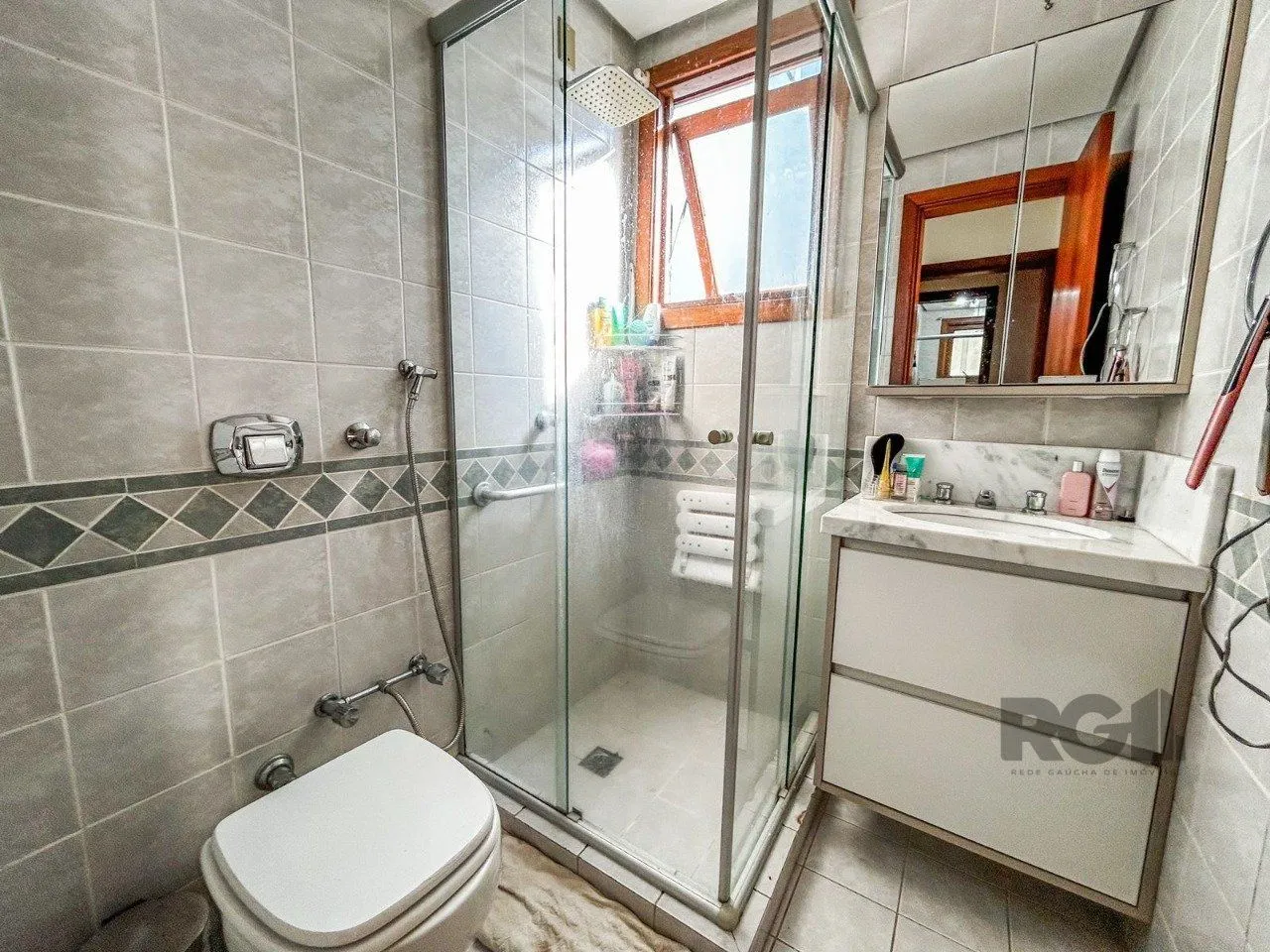 Imagem Apartamento 3 dormitórios, 1 suíte, 2 vagas, bairro Ipanema, Poa/RS