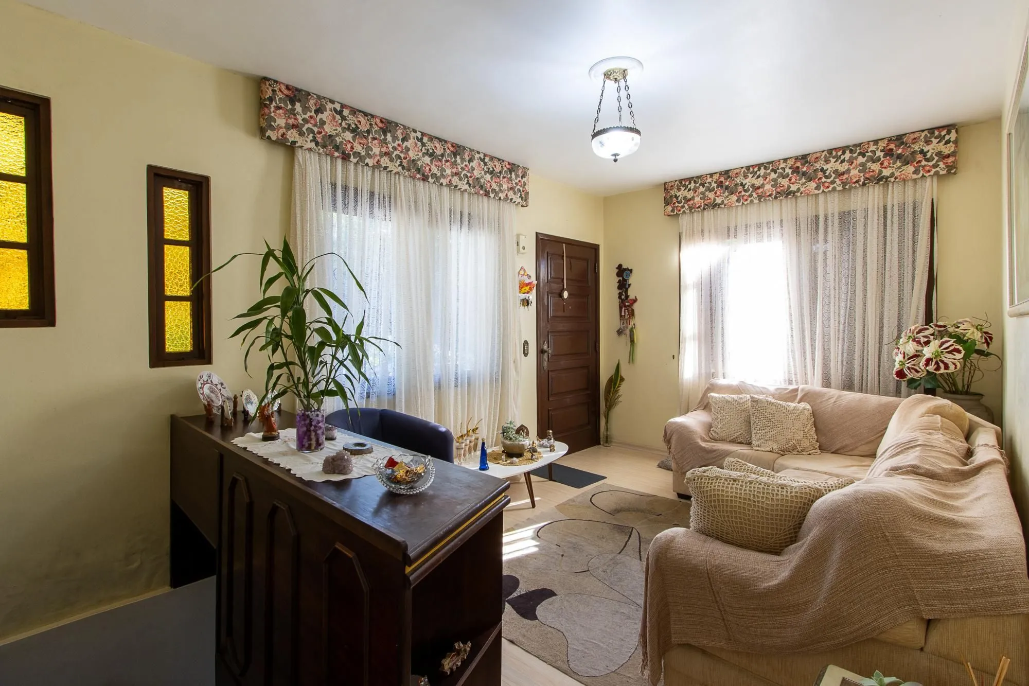 Imagem **Casa de 05 dormitórios, 03 suítes, 06 Banheiros, com 315,10m² privativos na Vila Conceição, Porto Alegre, RS**