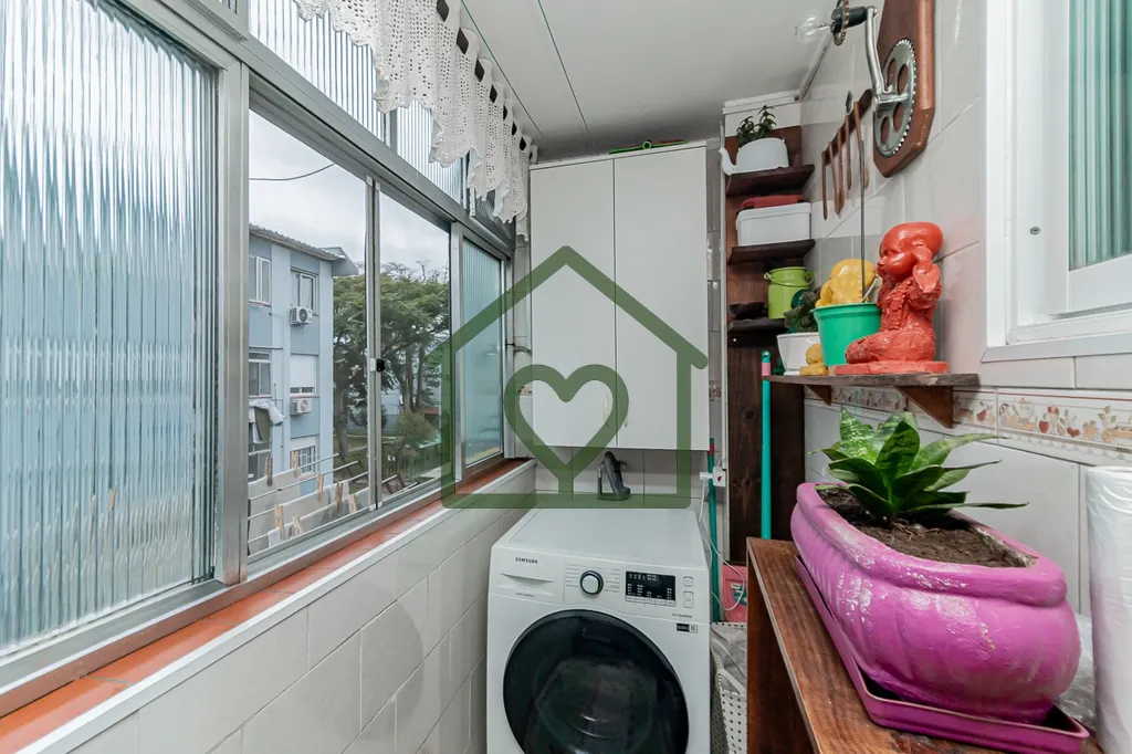 Imagem Heras vende excelente apartamento: 
 
- 3 dormitórios 
- Cozinha com copa 
- Área de serviço inde...