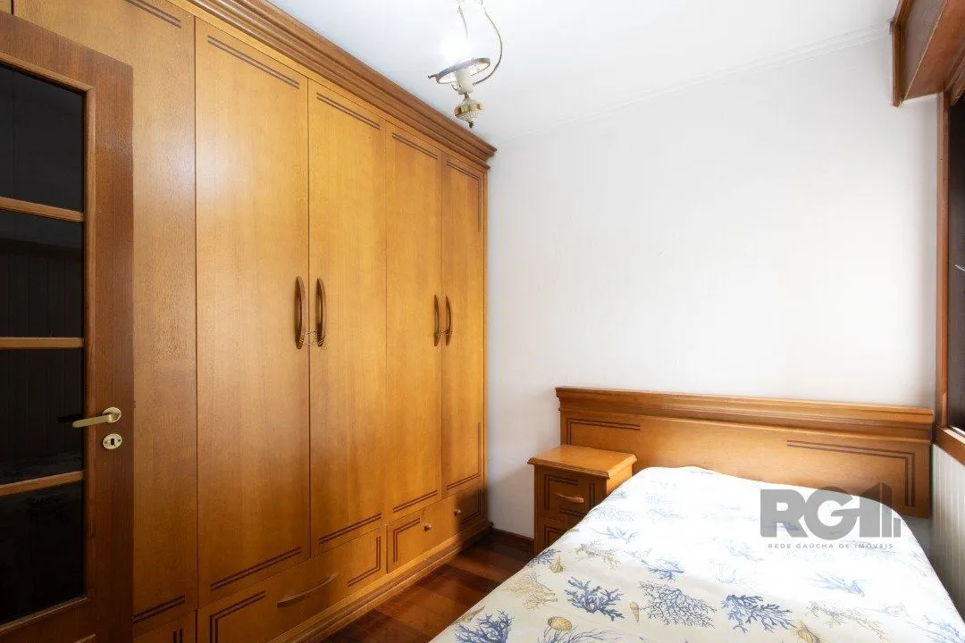 Imagem Apartamento semi mobiliado de 3 quartos com suíte no bairro Tristeza junto ao Colégio Mãe de Deus